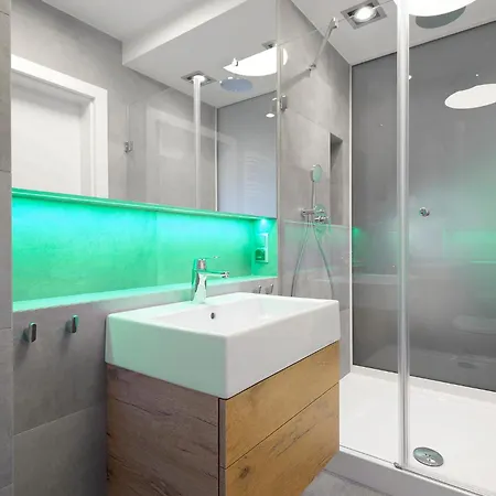 Elite Waterlane Free Swimming Pool Access