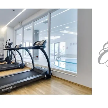 Elite Waterlane Free Swimming Pool Access Gdaňsk