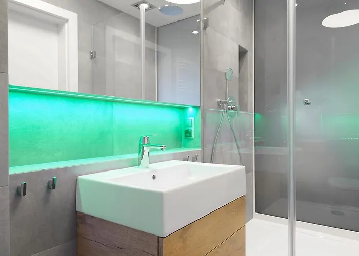 Elite Waterlane Free Swimming Pool Access